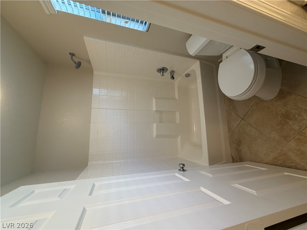 5558 Golden Palms Court Property Photo 12