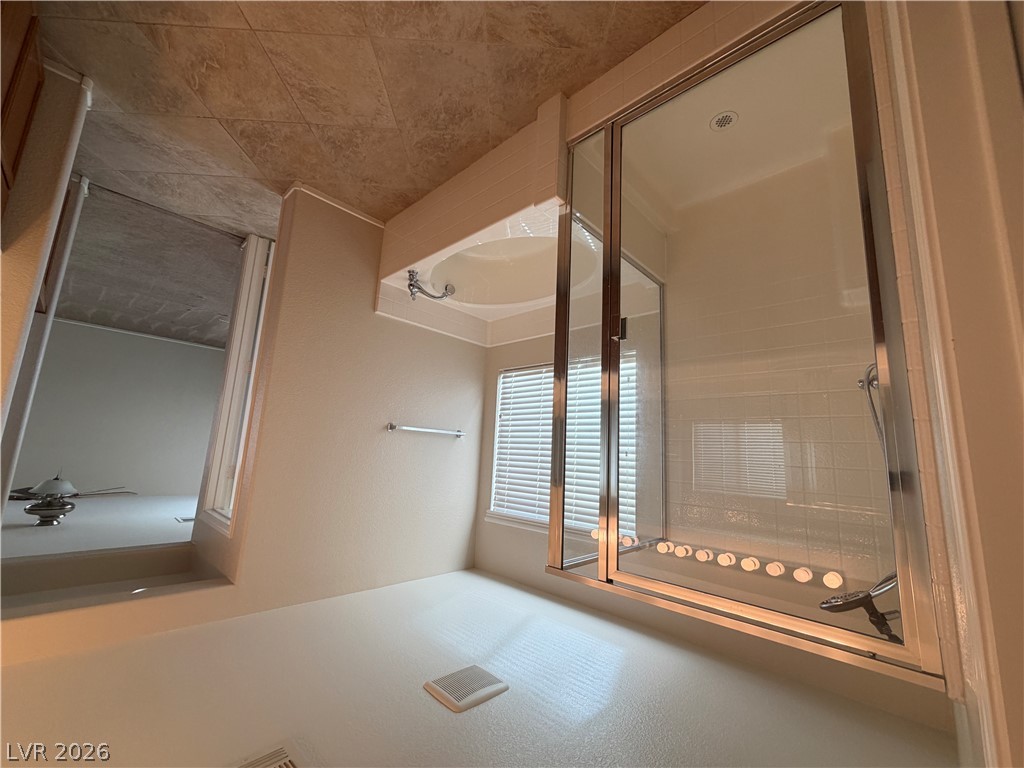 5558 Golden Palms Court Property Photo 17