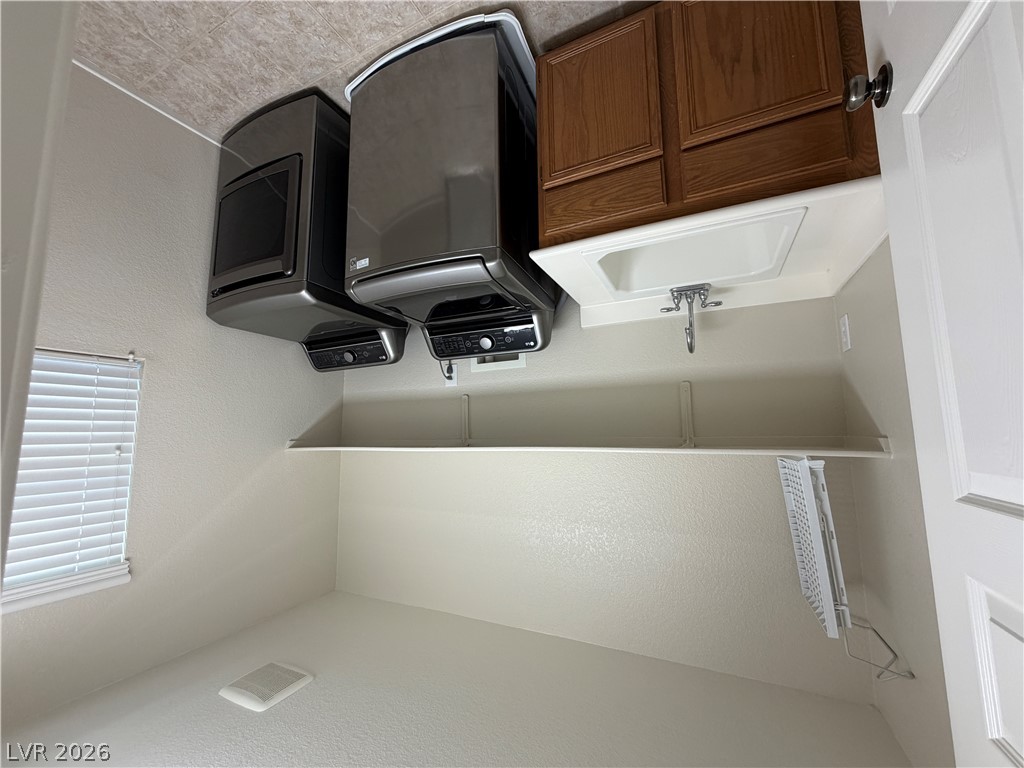 5558 Golden Palms Court Property Photo 21