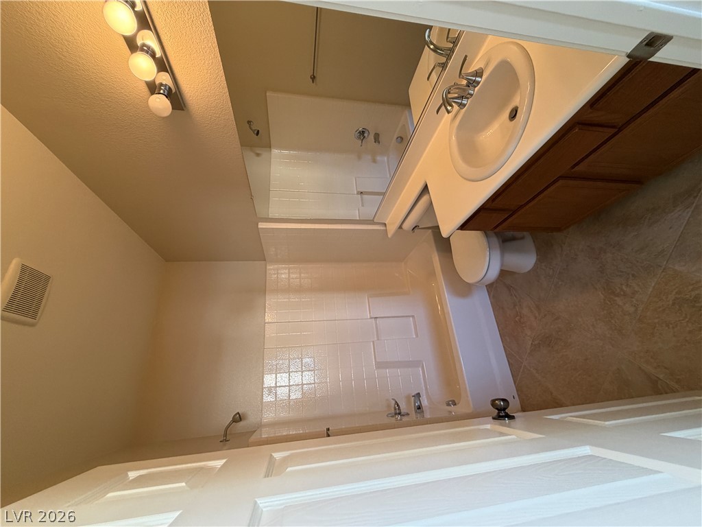 5558 Golden Palms Court Property Photo 23