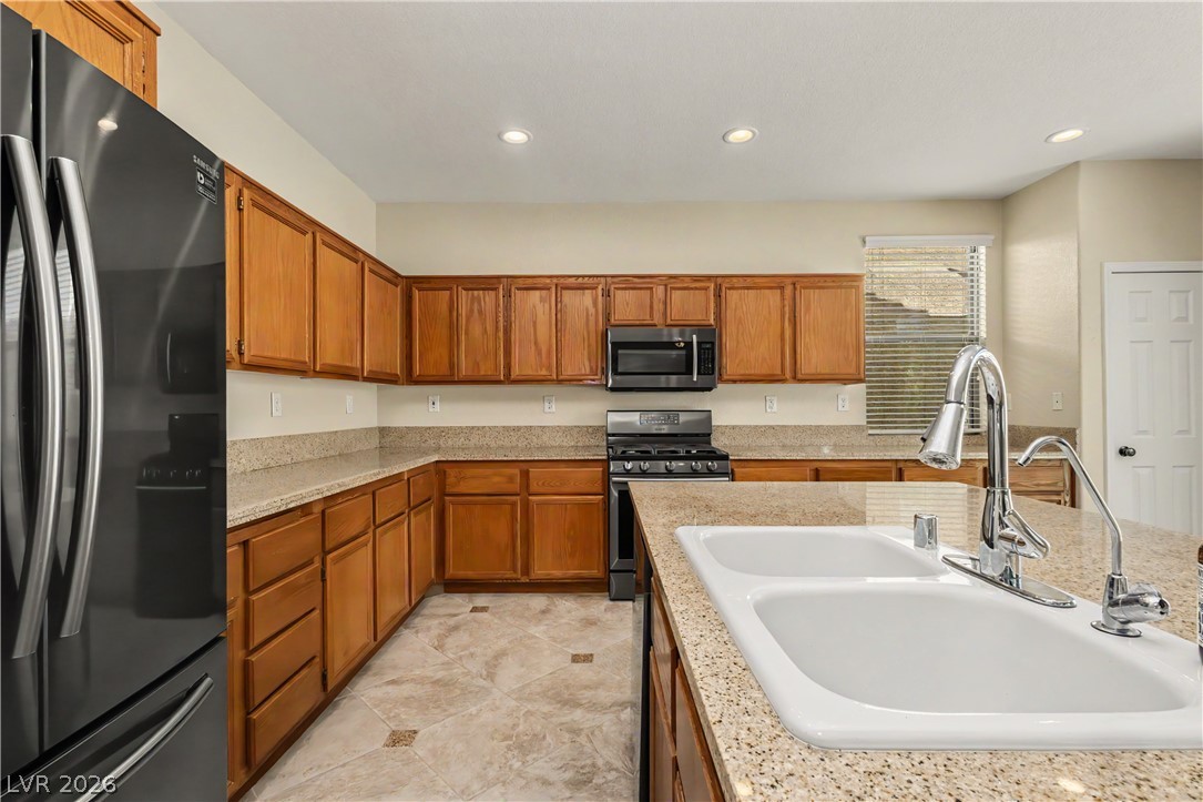 5558 Golden Palms Court Property Photo 23