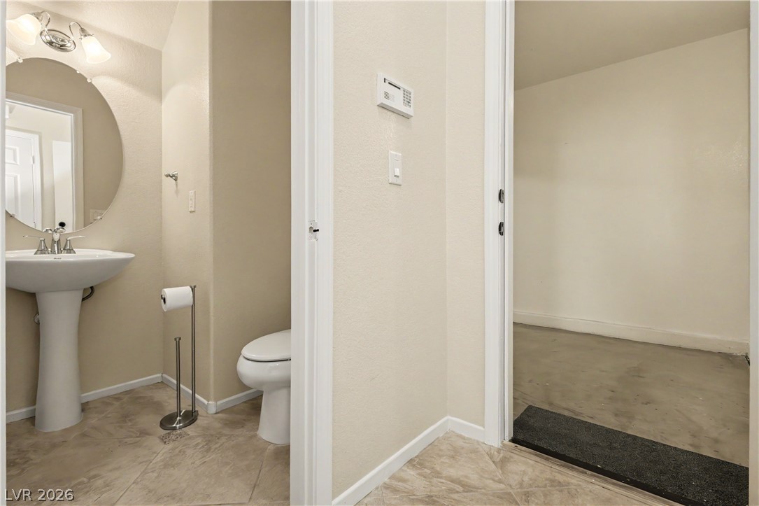 5558 Golden Palms Court Property Photo 24