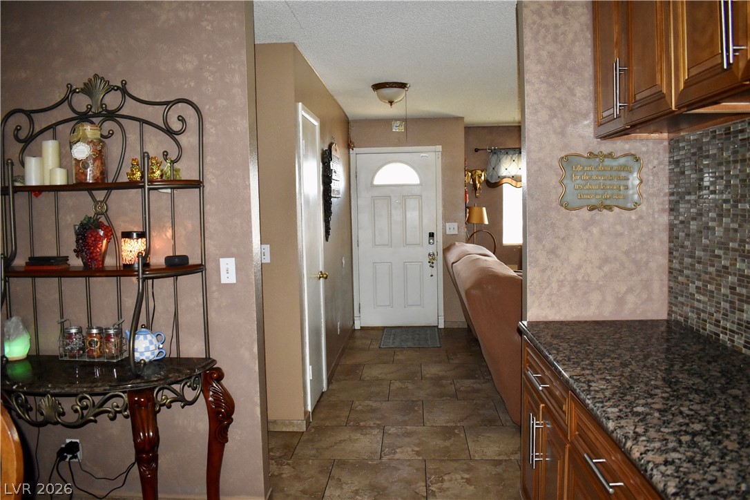 5820 La Jolla Way Property Photo 7