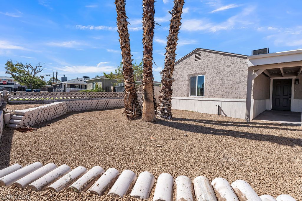 472 National Street Property Photo 13
