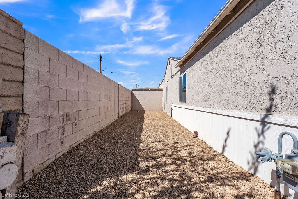 472 National Street Property Photo 15
