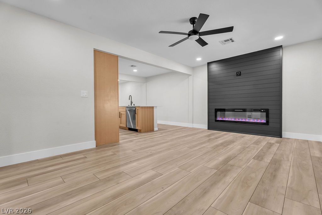 472 National Street Property Photo 17