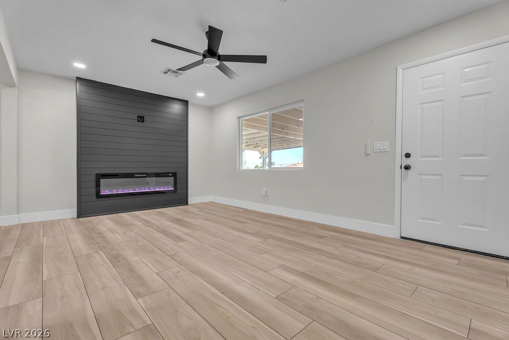 472 National Street Property Photo 18