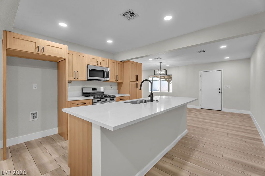 472 National Street Property Photo 20