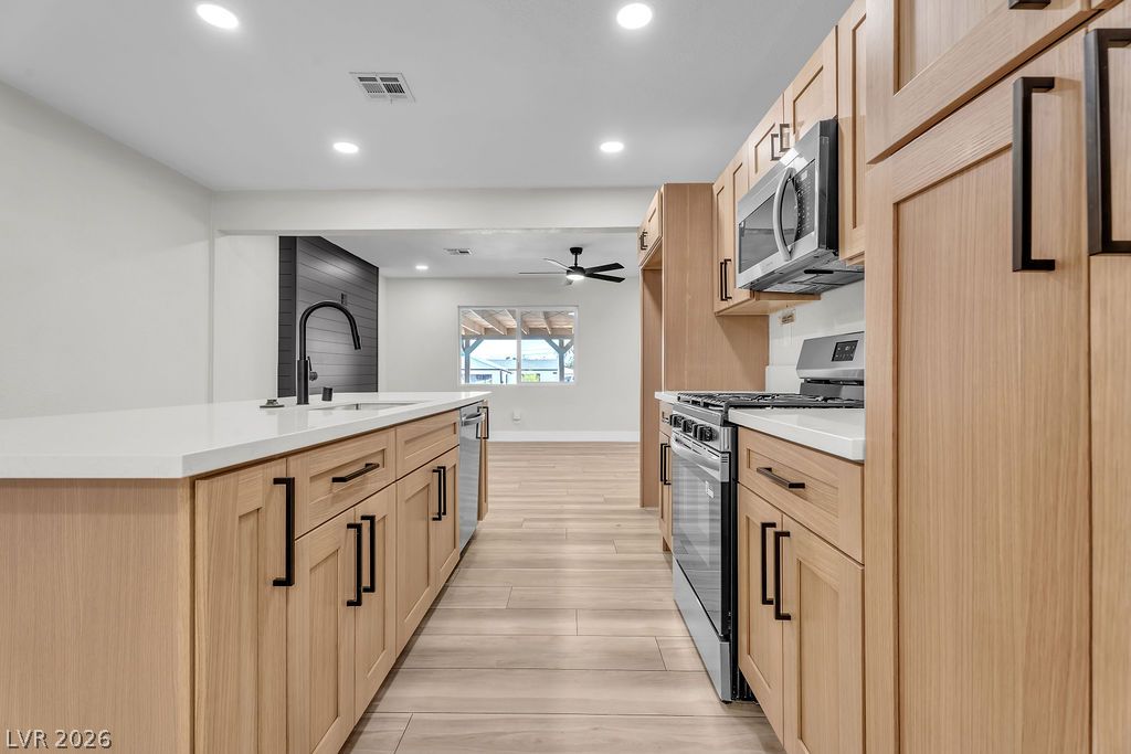 472 National Street Property Photo 23