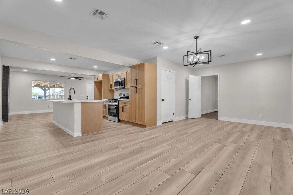 472 National Street Property Photo 26