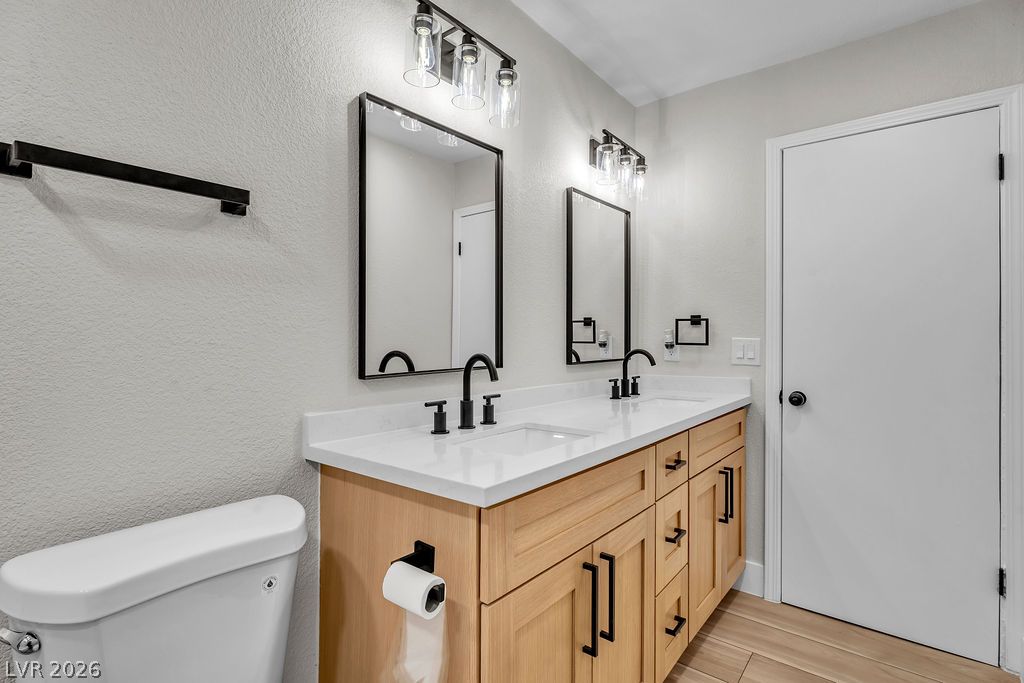 472 National Street Property Photo 37