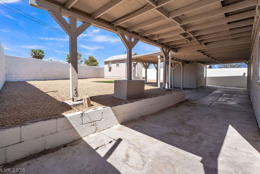472 National Street Property Photo 54