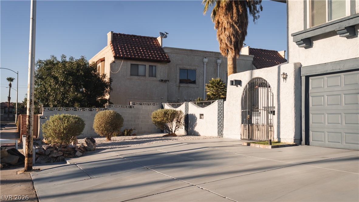 5134 Caliente Street Property Photo 9
