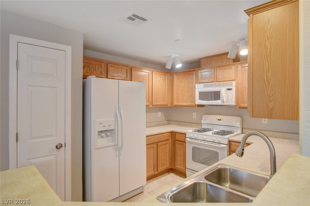 6868 Sky Pointe Drive 1078 Property Photo 17