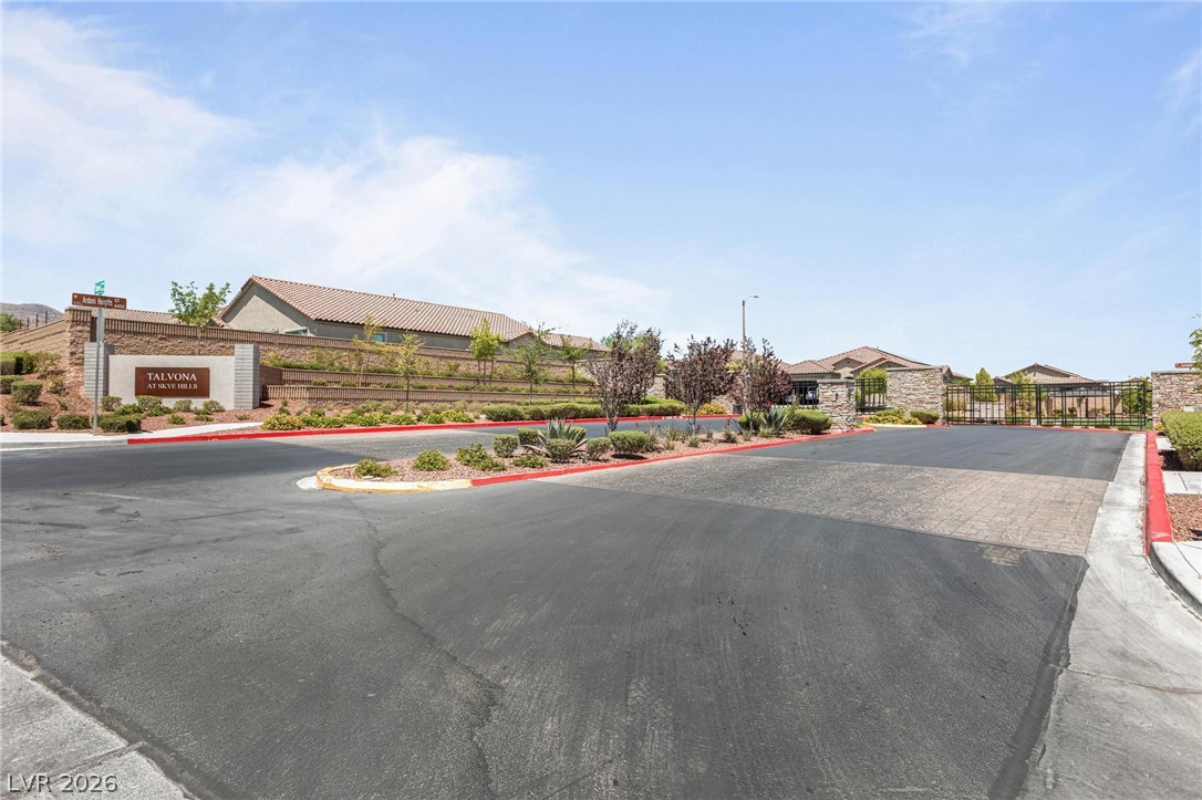 10934 Delparke Valley Avenue Property Photo 4