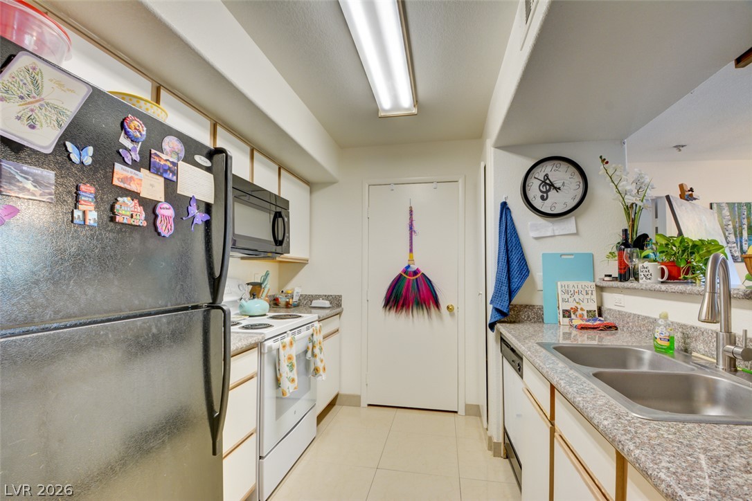 2300 East Silverado Ranch Boulevard 2111 Property Photo 18