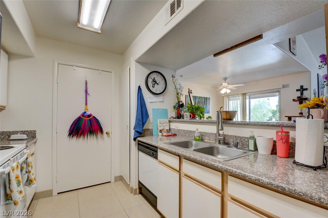 2300 East Silverado Ranch Boulevard 2111 Property Photo 19