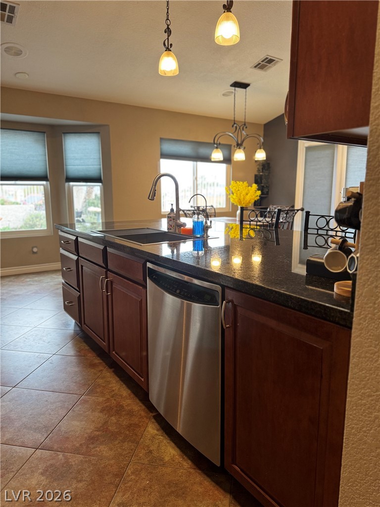 1715 Mesquite Court Property Photo 4