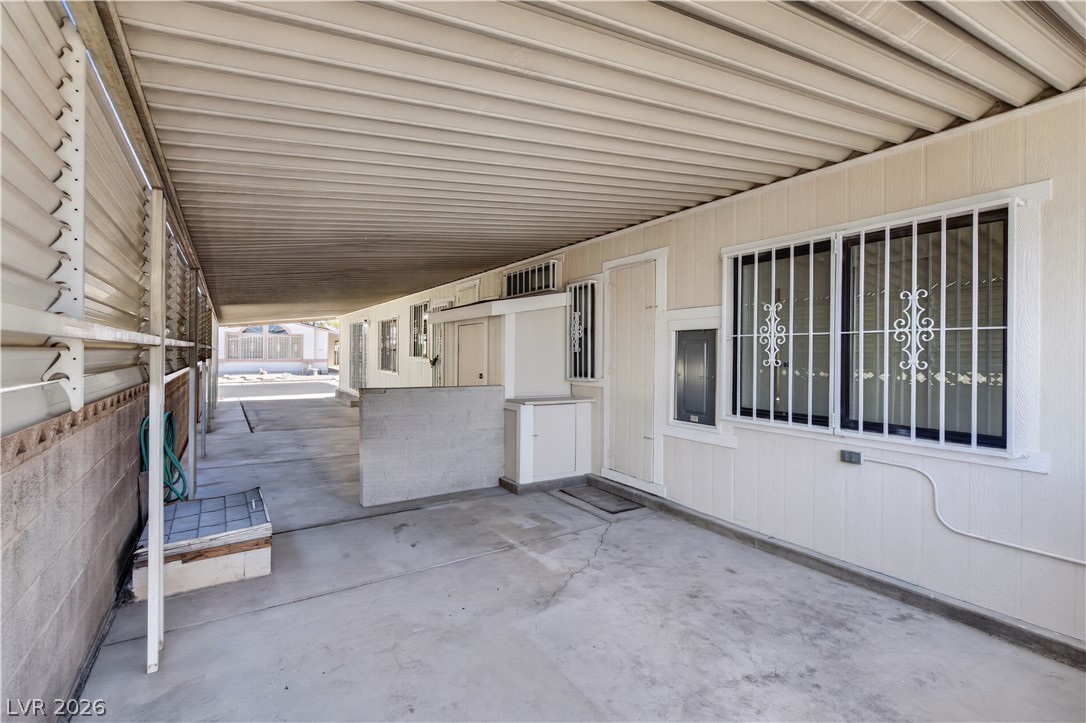 5048 Royal Avenue Property Photo 6