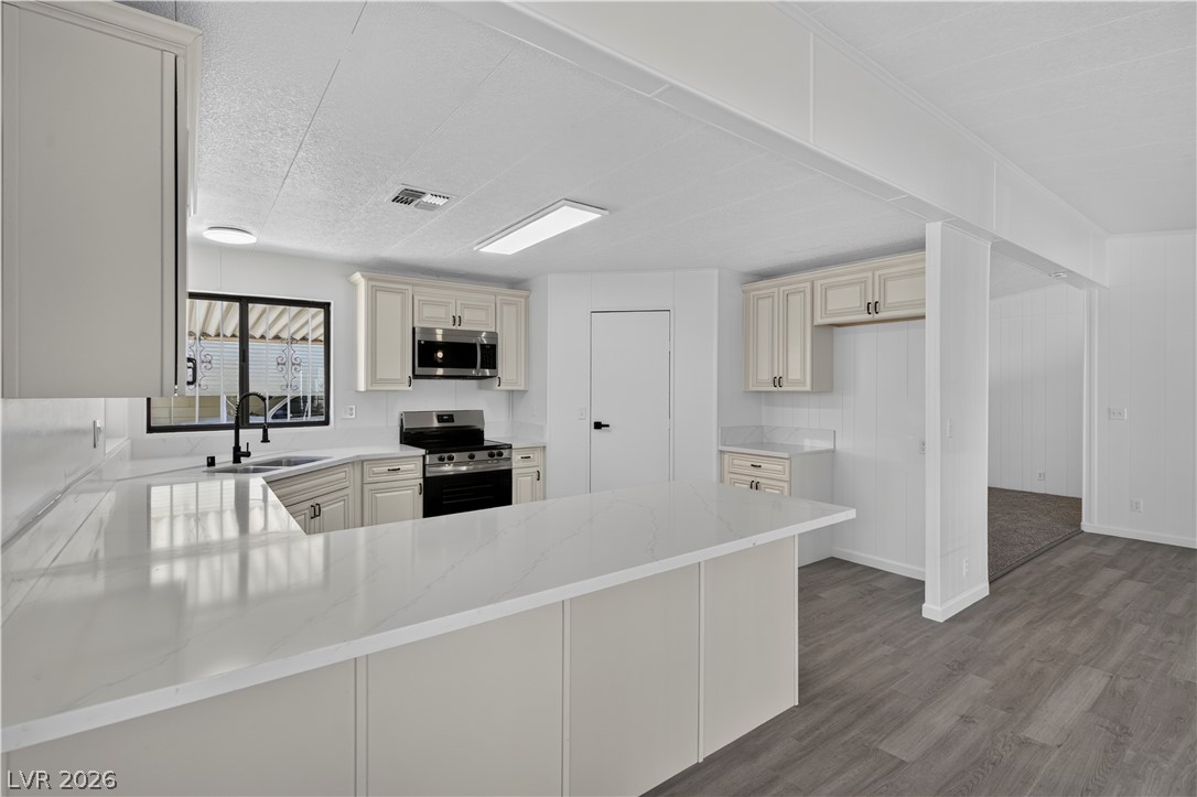 5048 Royal Avenue Property Photo 20