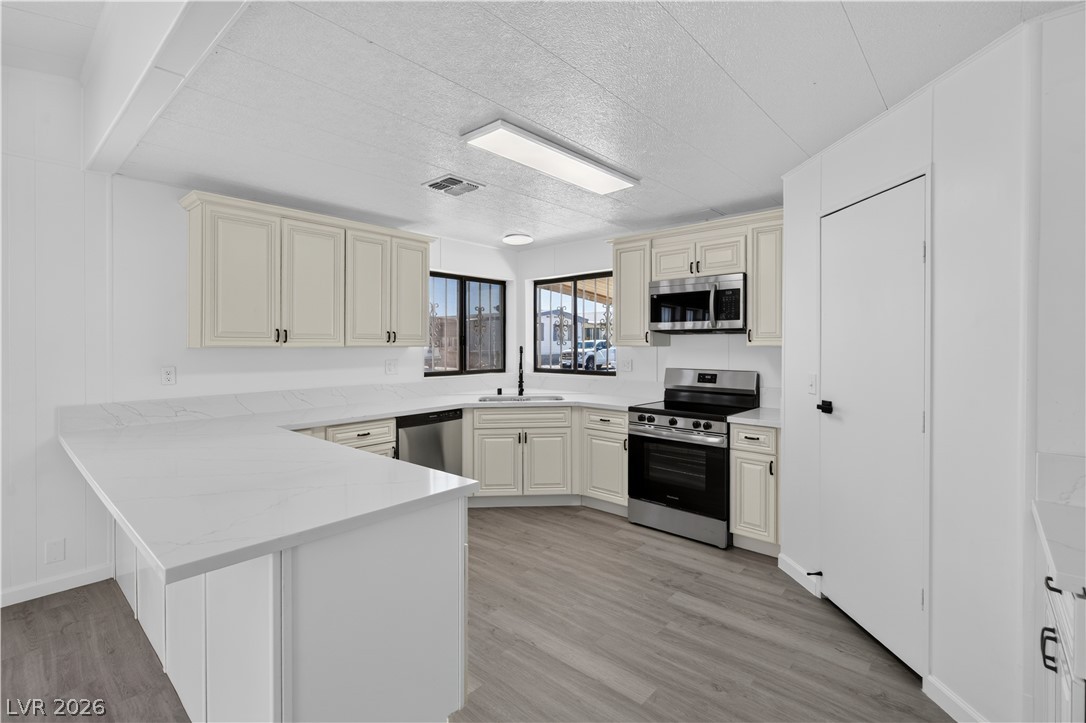 5048 Royal Avenue Property Photo 22