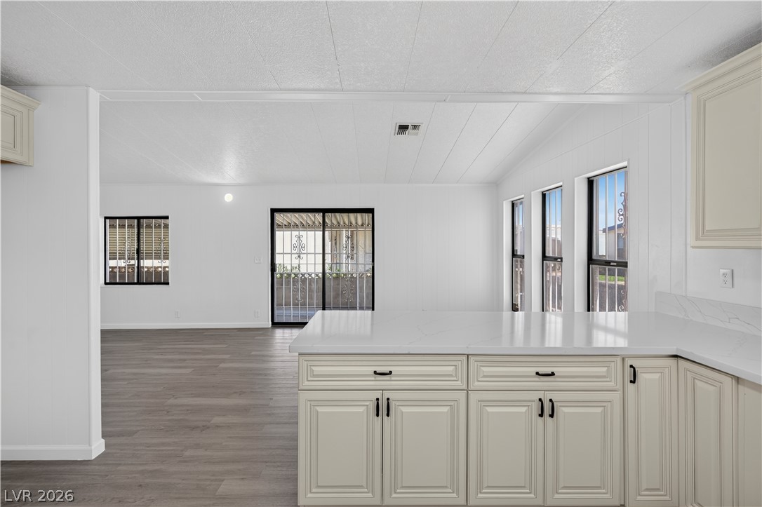 5048 Royal Avenue Property Photo 24