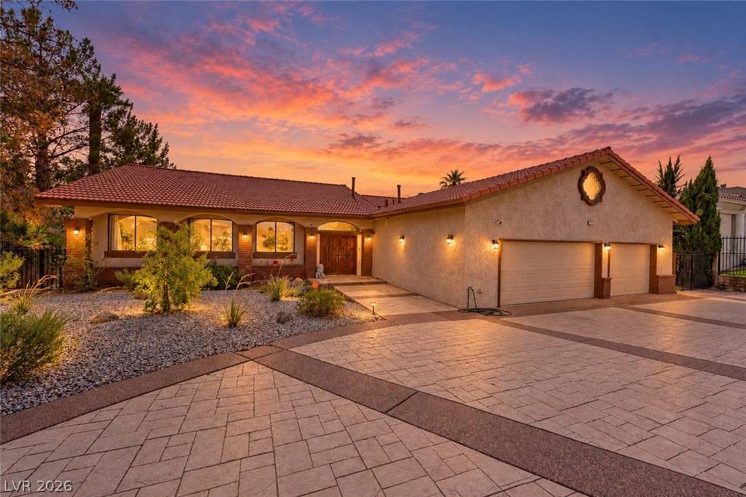 2817 La Mesa Drive Property Photo 1
