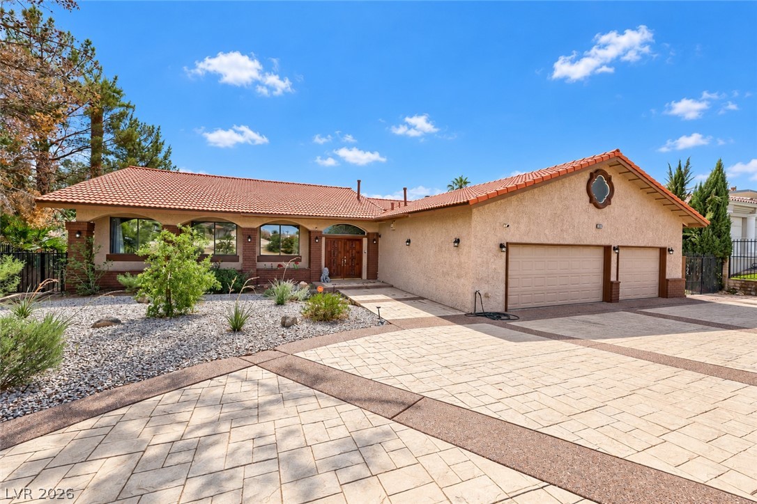 2817 La Mesa Drive Property Photo 6