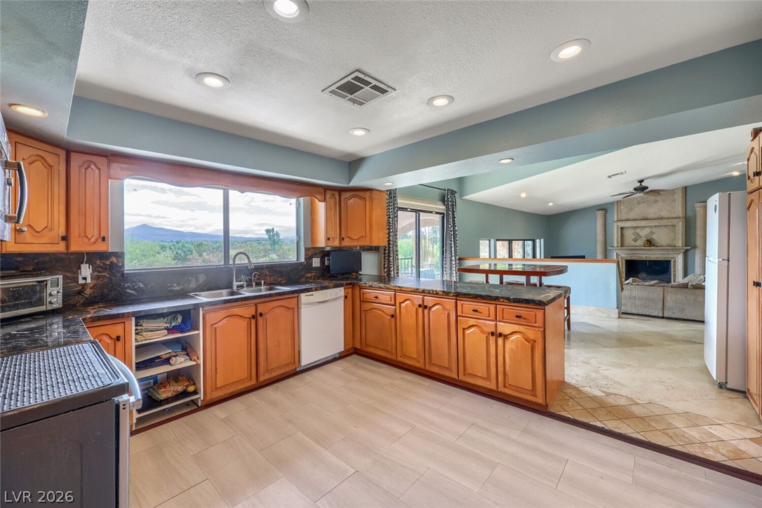 2817 La Mesa Drive Property Photo 15