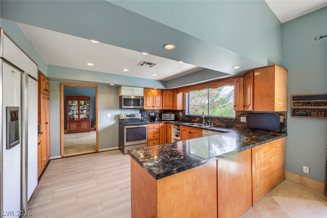 2817 La Mesa Drive Property Photo 16