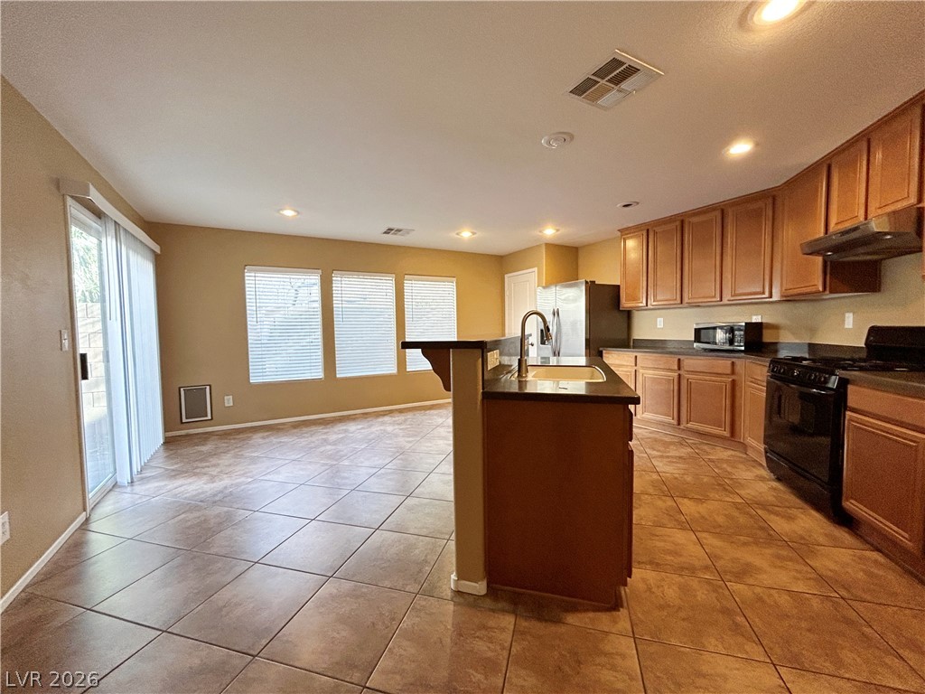742 Iron Bridge Street Property Photo 8