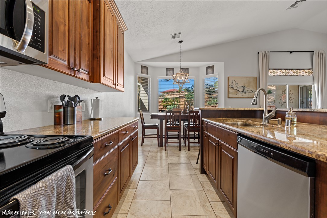 563 Fairways Drive Property Photo 17