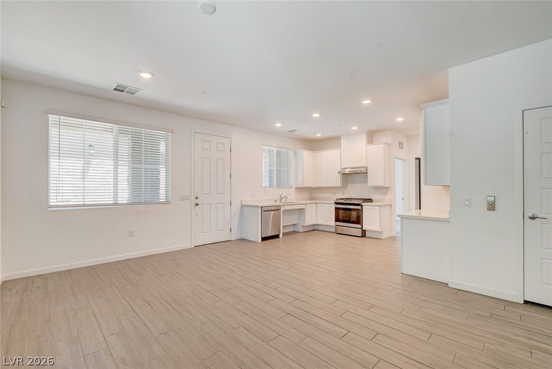 5730 Sky Pointe Drive 190 Property Photo 5