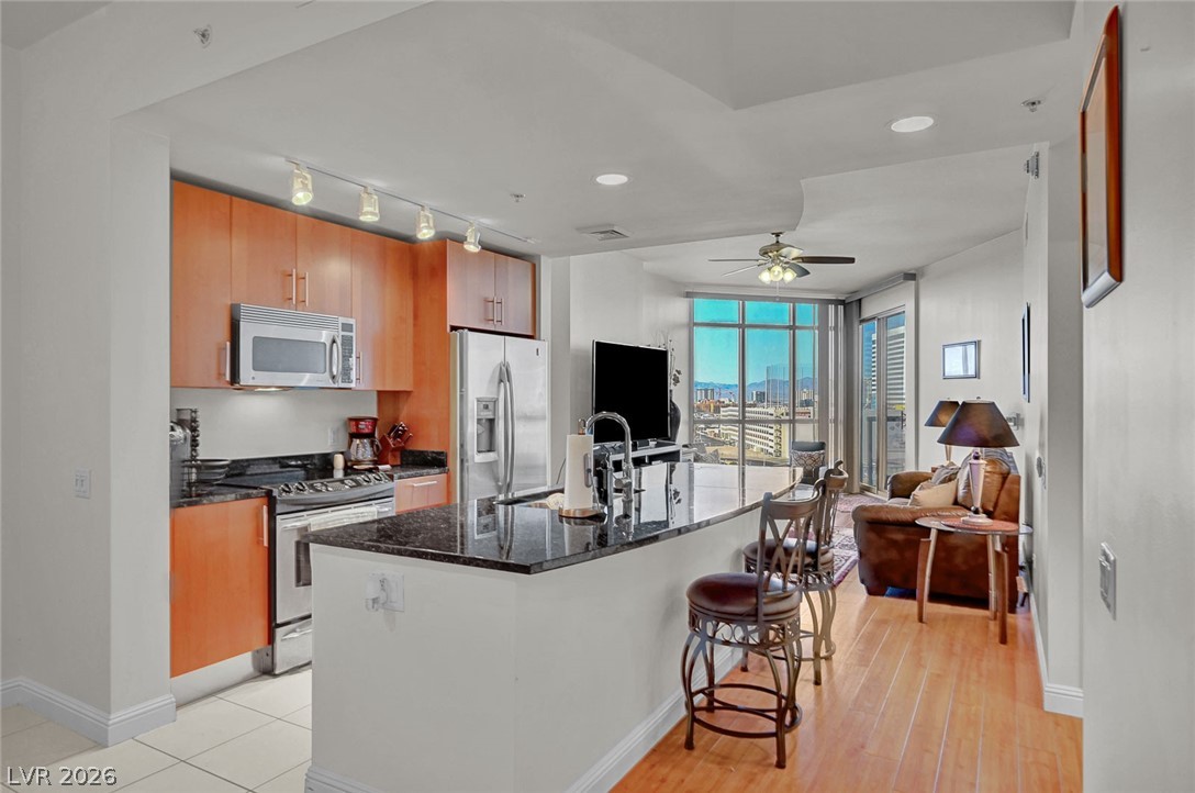200 West Sahara Avenue 811 Property Photo 1