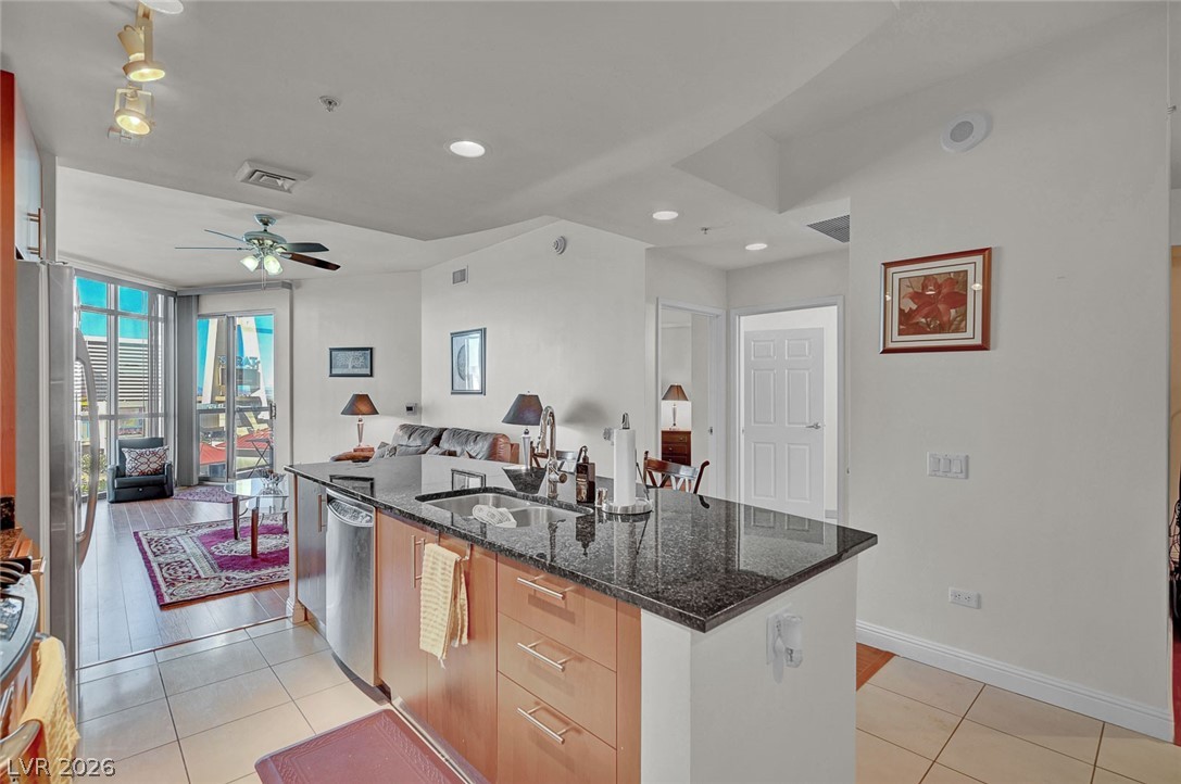 200 West Sahara Avenue 811 Property Photo 2