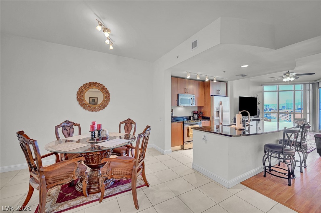 200 West Sahara Avenue 811 Property Photo 3