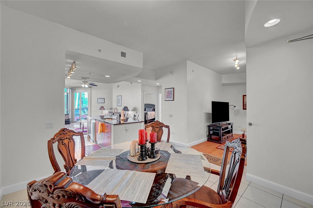 200 West Sahara Avenue 811 Property Photo 6