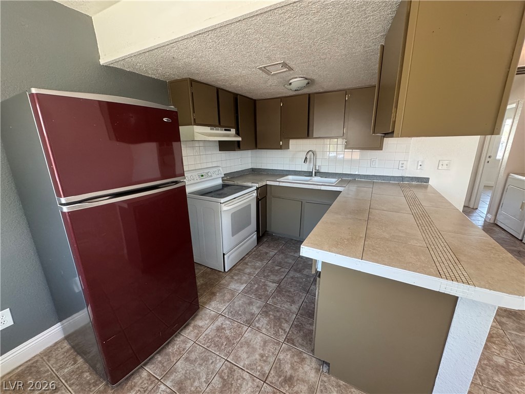 2044 Harvard Street B Property Photo 1