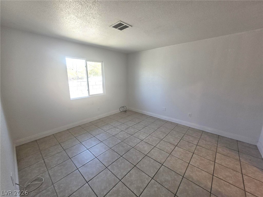 2044 Harvard Street B Property Photo 2