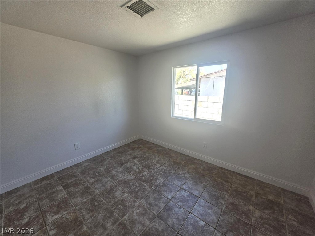 2044 Harvard Street B Property Photo 4