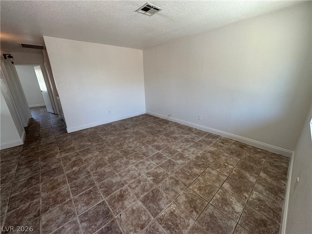 2044 Harvard Street B Property Photo 4
