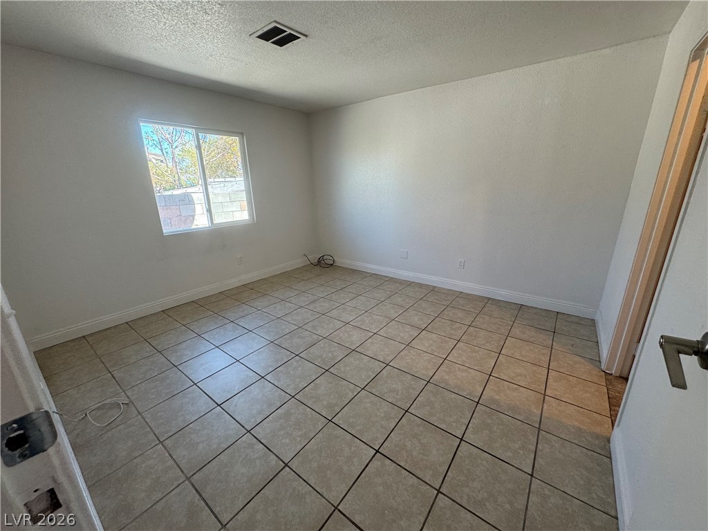 2044 Harvard Street B Property Photo 9