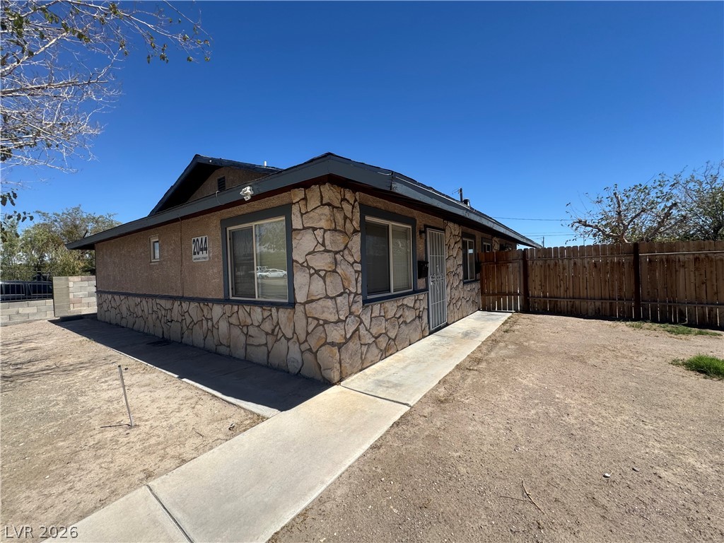 2044 Harvard Street B Property Photo 18