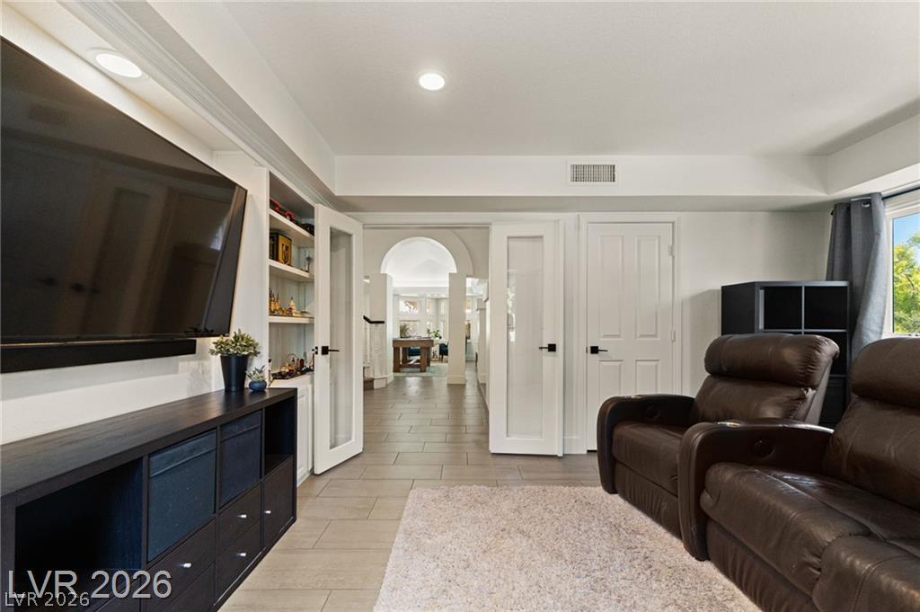 2233 Versailles Court Property Photo 30