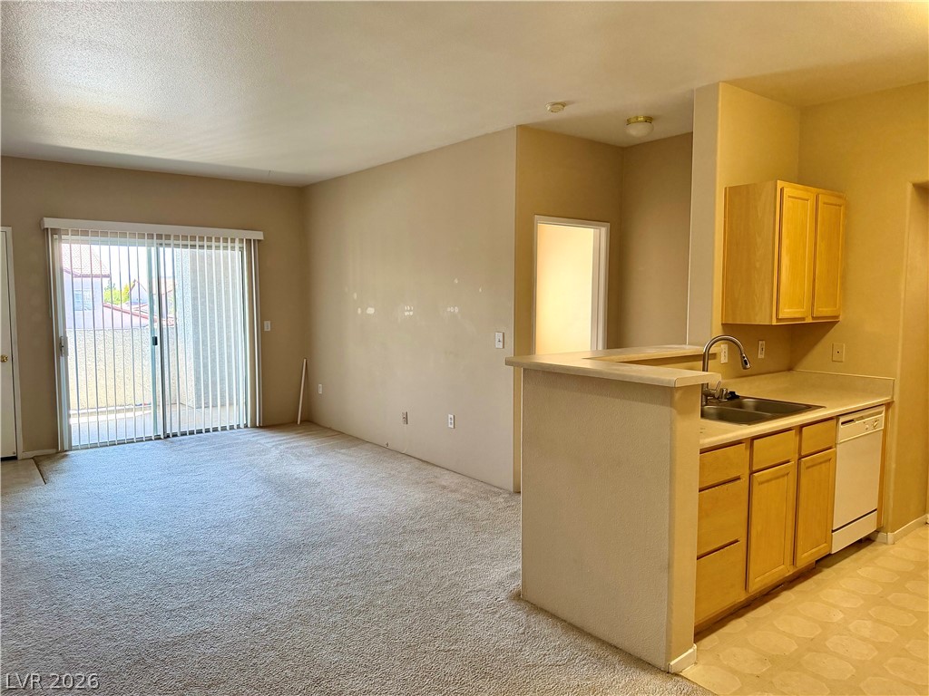 2615 West Gary Avenue 2028 Property Photo 5