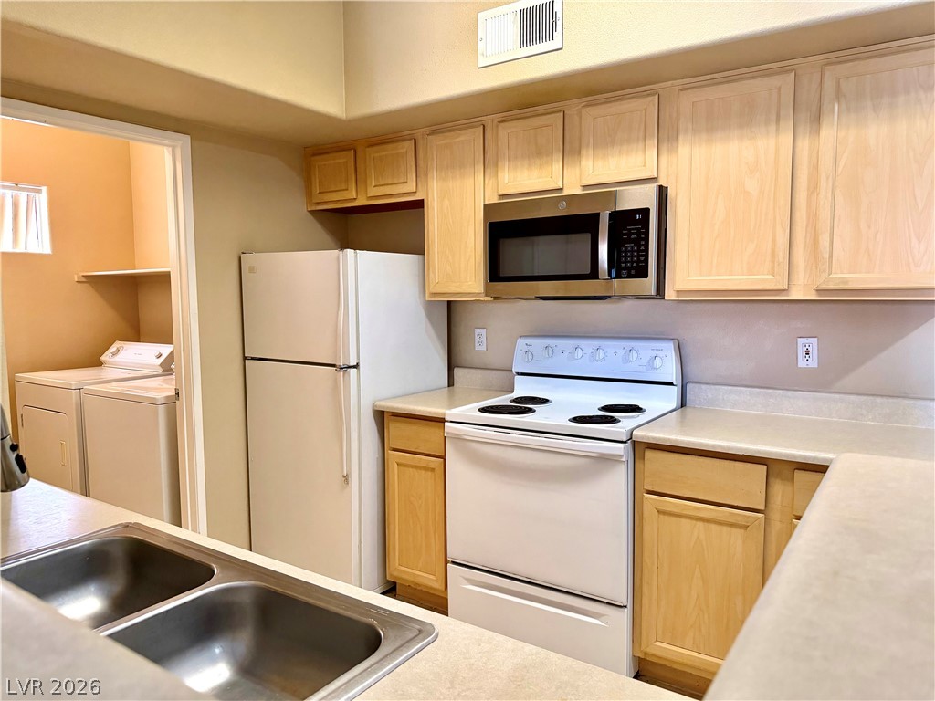 2615 West Gary Avenue 2028 Property Photo 6
