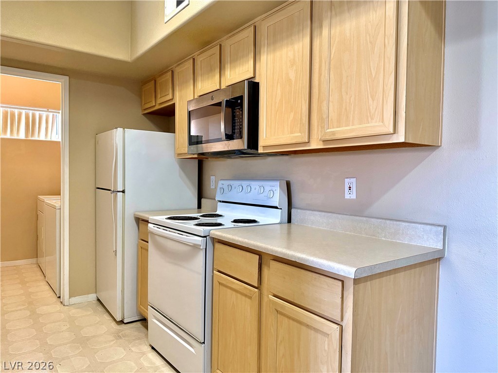 2615 West Gary Avenue 2028 Property Photo 7
