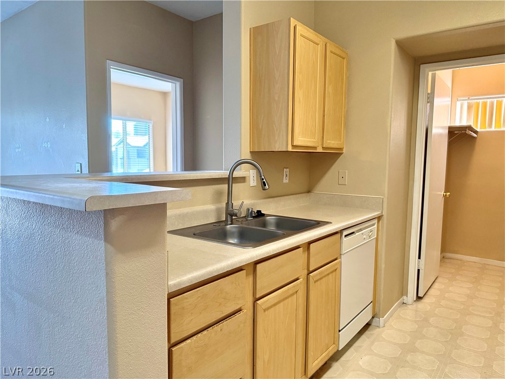 2615 West Gary Avenue 2028 Property Photo 8