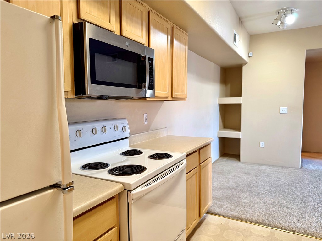 2615 West Gary Avenue 2028 Property Photo 10