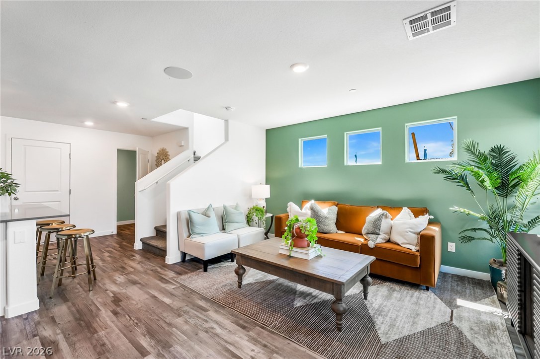 914 Rosy Starling Street Property Photo 4